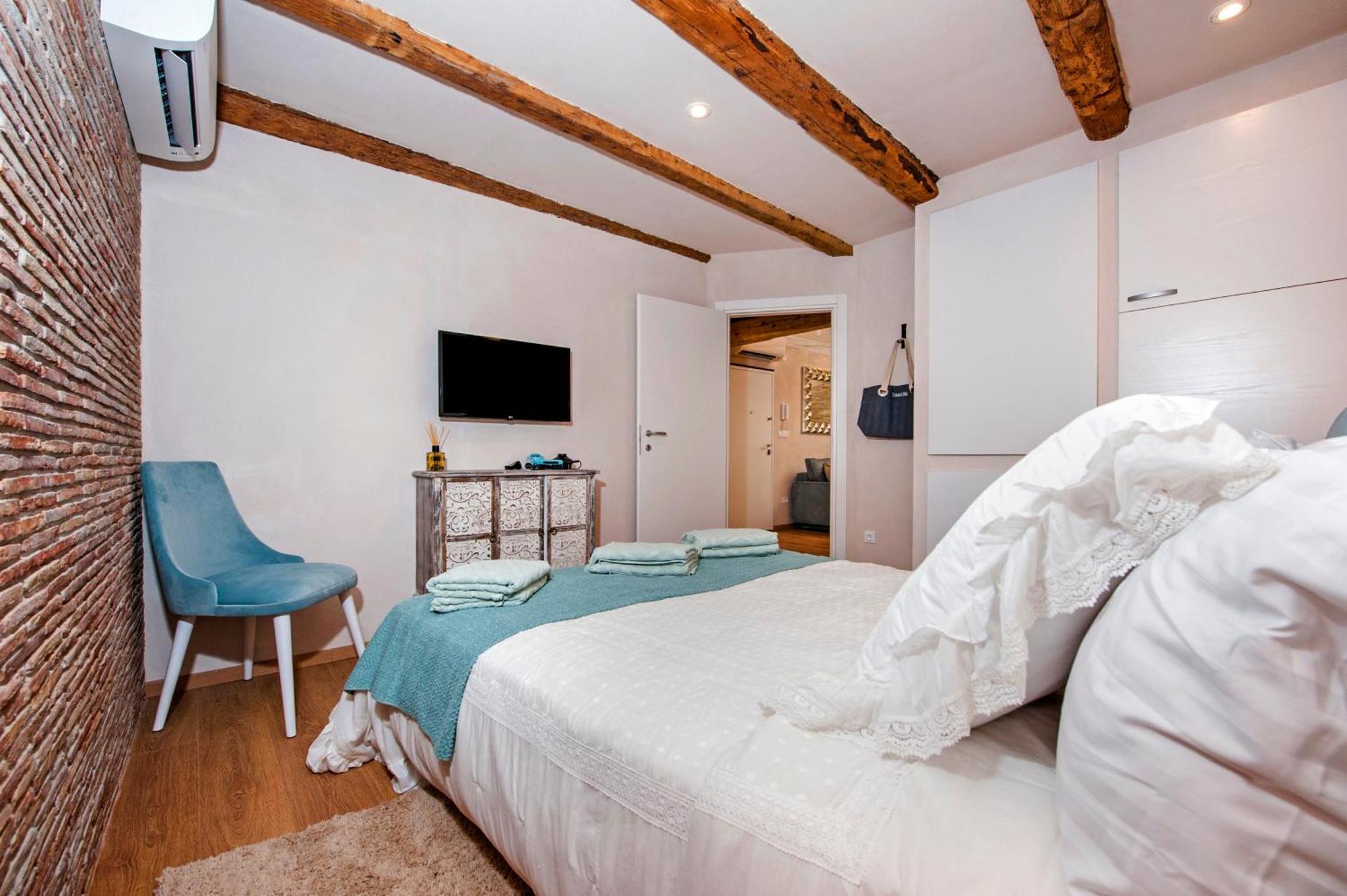 Apartments Casa De Amicis Rovinj Room photo